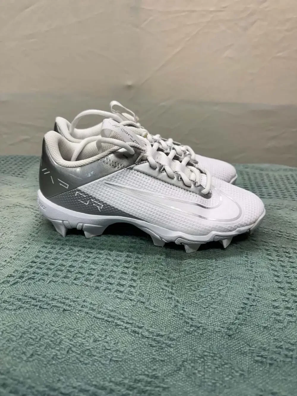 Nike minor discoloration